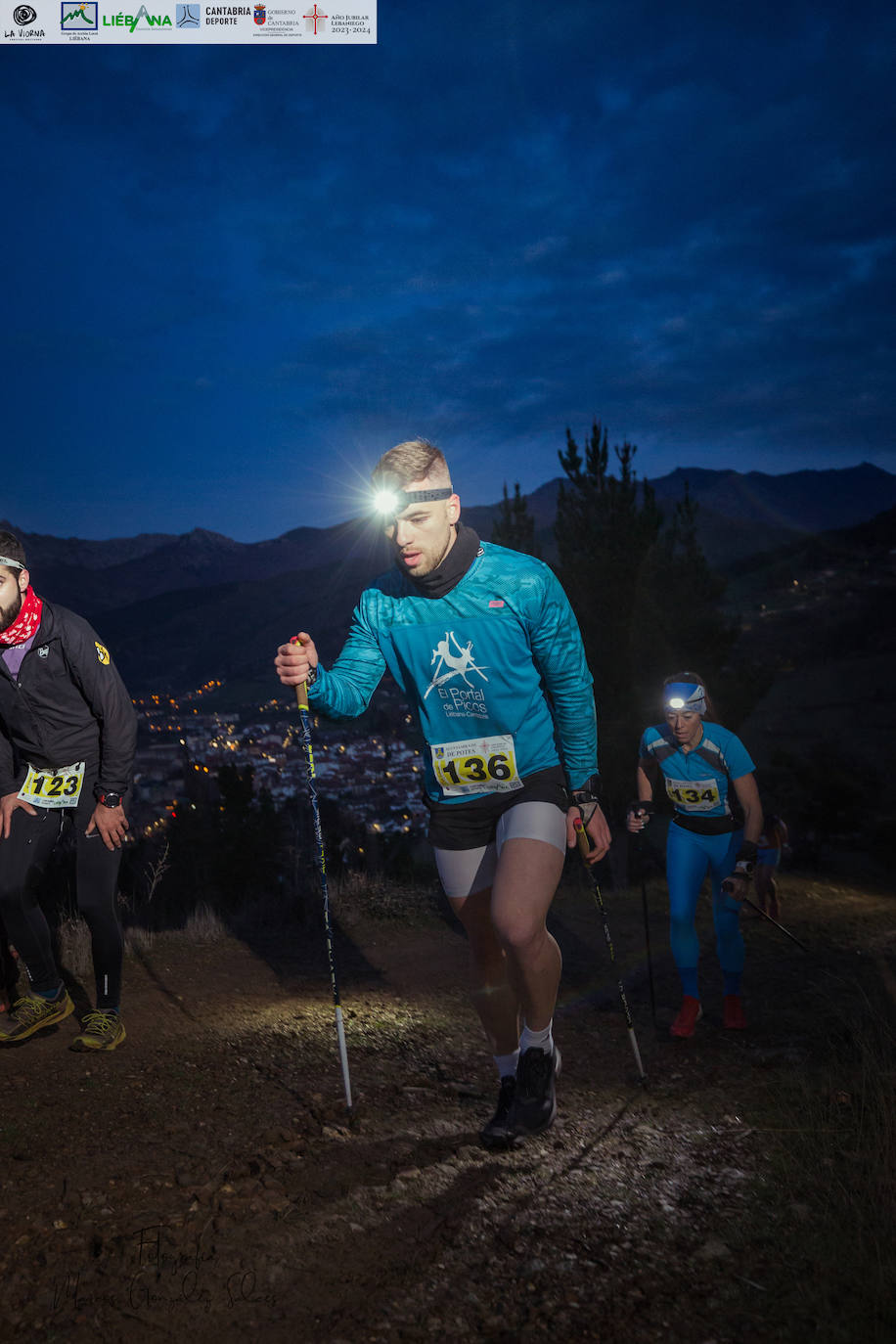 Guillermo Ramos y Tamara Crespo fueron los ganadores de la primera edición de La Viorna Vertical Nocturna, que se disputó entre la villa de Potes y las inmediaciones de la cumbre del monte Viorna y que fue organizada por el club Kilómetro Vertical Fuente Dé y por el Ayuntamiento de Potes. La carrera, con fuertes pendientes, de tres kilómetros de subida y 700 metros de desnivel, sufrió un cambio de recorrido en el final de carrera y terminó en el Llano del Arciluengo. 