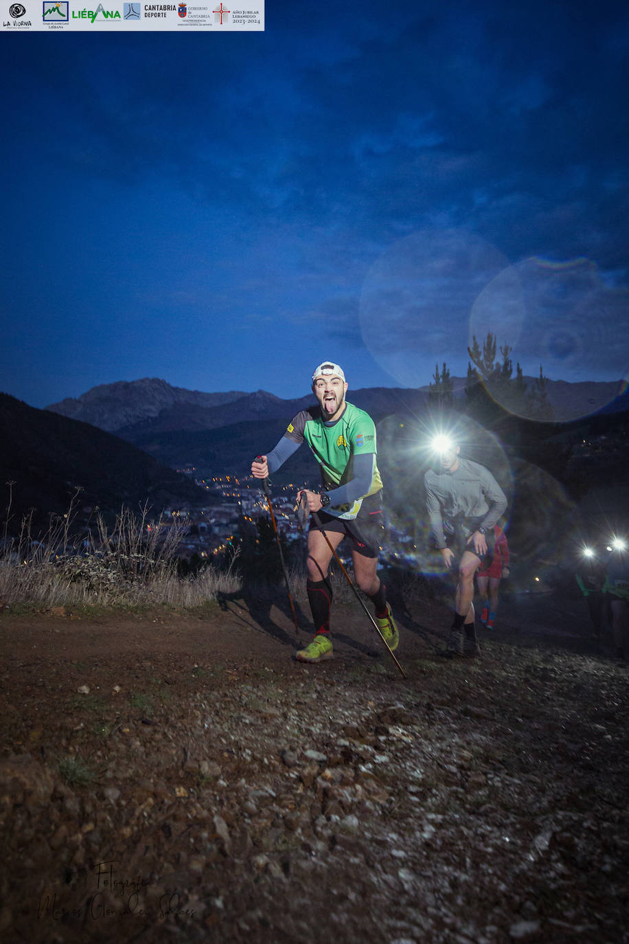 Guillermo Ramos y Tamara Crespo fueron los ganadores de la primera edición de La Viorna Vertical Nocturna, que se disputó entre la villa de Potes y las inmediaciones de la cumbre del monte Viorna y que fue organizada por el club Kilómetro Vertical Fuente Dé y por el Ayuntamiento de Potes. La carrera, con fuertes pendientes, de tres kilómetros de subida y 700 metros de desnivel, sufrió un cambio de recorrido en el final de carrera y terminó en el Llano del Arciluengo. 