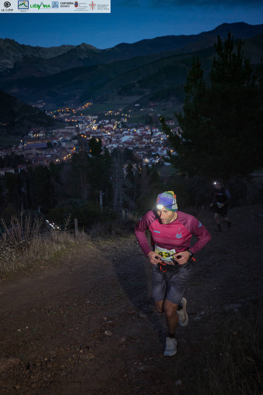 Guillermo Ramos y Tamara Crespo fueron los ganadores de la primera edición de La Viorna Vertical Nocturna, que se disputó entre la villa de Potes y las inmediaciones de la cumbre del monte Viorna y que fue organizada por el club Kilómetro Vertical Fuente Dé y por el Ayuntamiento de Potes. La carrera, con fuertes pendientes, de tres kilómetros de subida y 700 metros de desnivel, sufrió un cambio de recorrido en el final de carrera y terminó en el Llano del Arciluengo. 