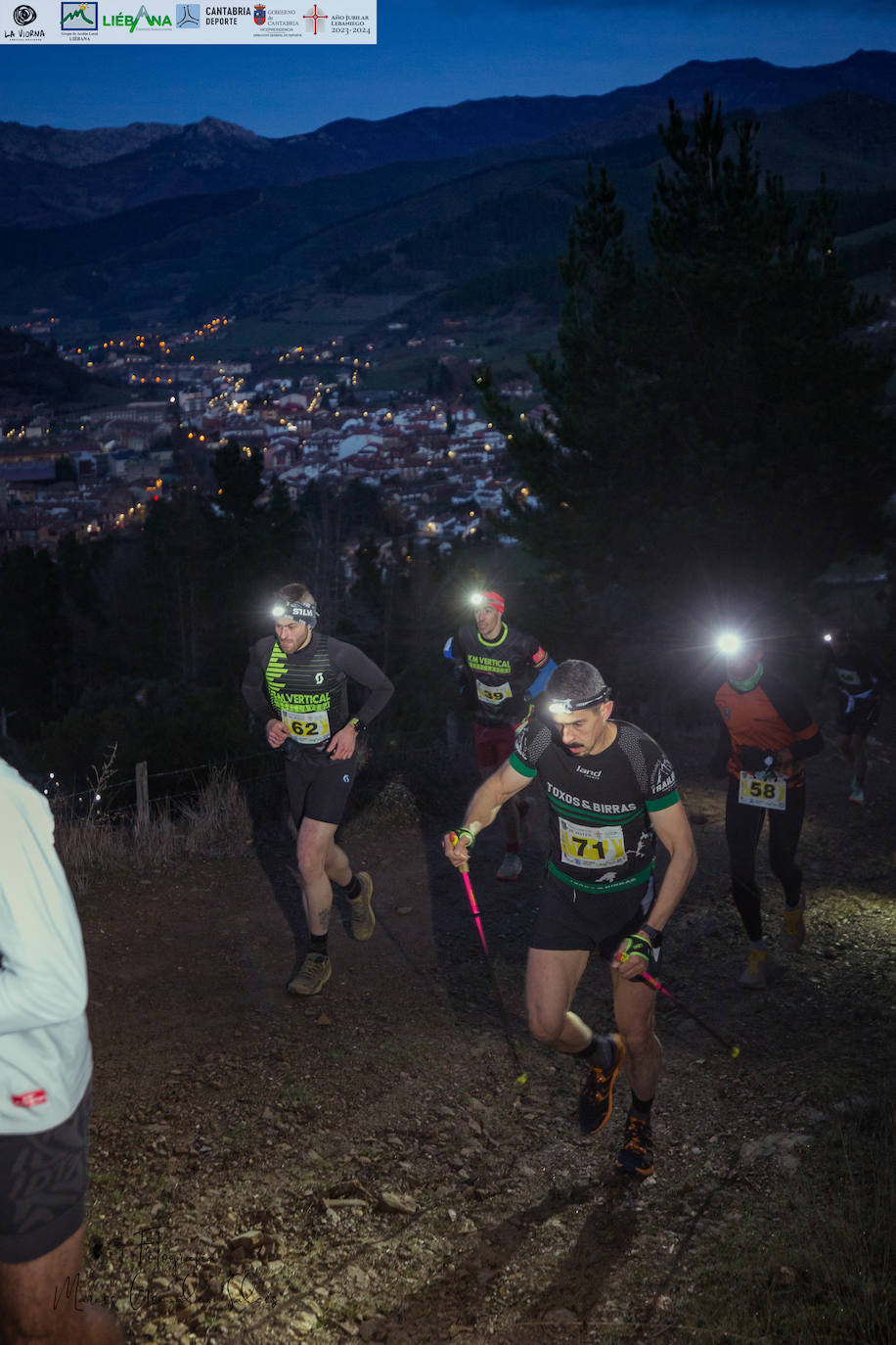 Guillermo Ramos y Tamara Crespo fueron los ganadores de la primera edición de La Viorna Vertical Nocturna, que se disputó entre la villa de Potes y las inmediaciones de la cumbre del monte Viorna y que fue organizada por el club Kilómetro Vertical Fuente Dé y por el Ayuntamiento de Potes. La carrera, con fuertes pendientes, de tres kilómetros de subida y 700 metros de desnivel, sufrió un cambio de recorrido en el final de carrera y terminó en el Llano del Arciluengo. 