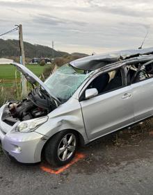 Imagen secundaria 2 - Así han quedado los coches accidentados.