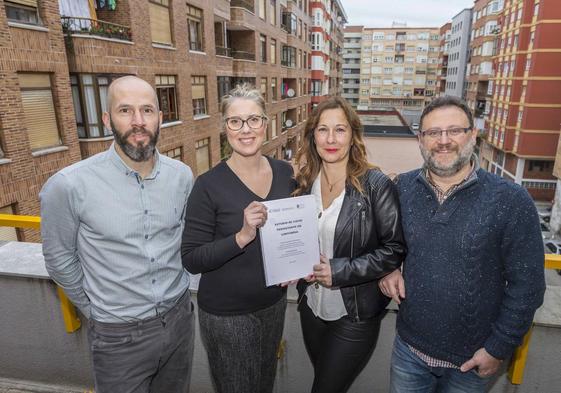 De izquierda a derecha, Reinhard Wallmann, Norak Cruz (directora del Observatorio de Salud Pública) y los investigadores Laura Rasines y Óscar Pérez.