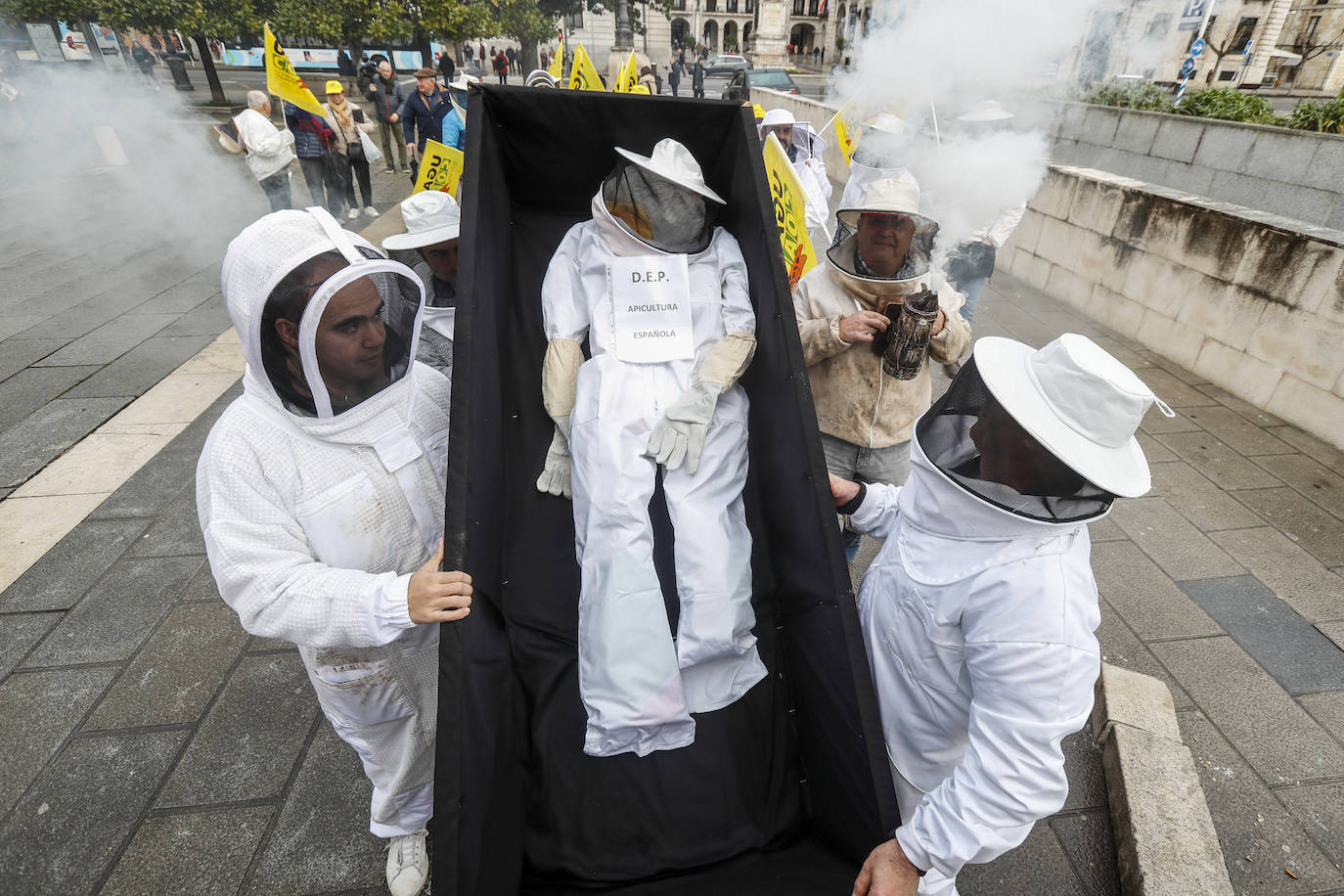 Los apicultores cántabros protestan