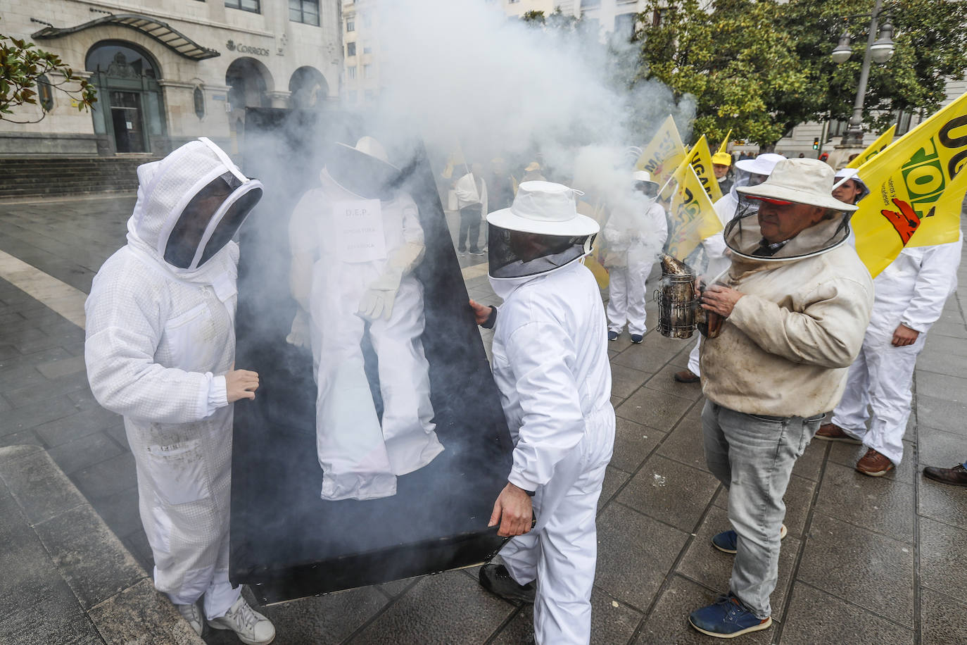 Los apicultores cántabros protestan