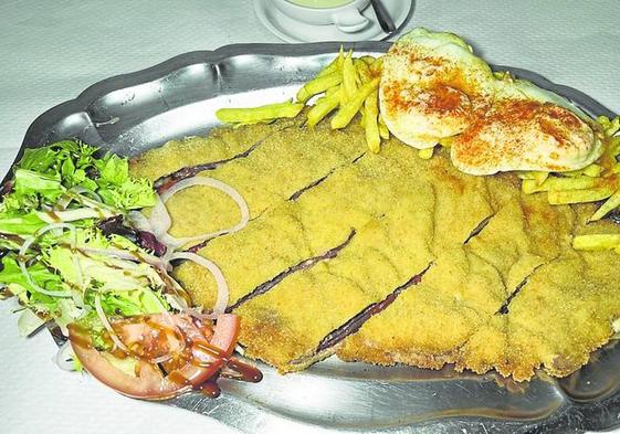 Cachopo de cecina, queso de nata de Cantabria y pimientos