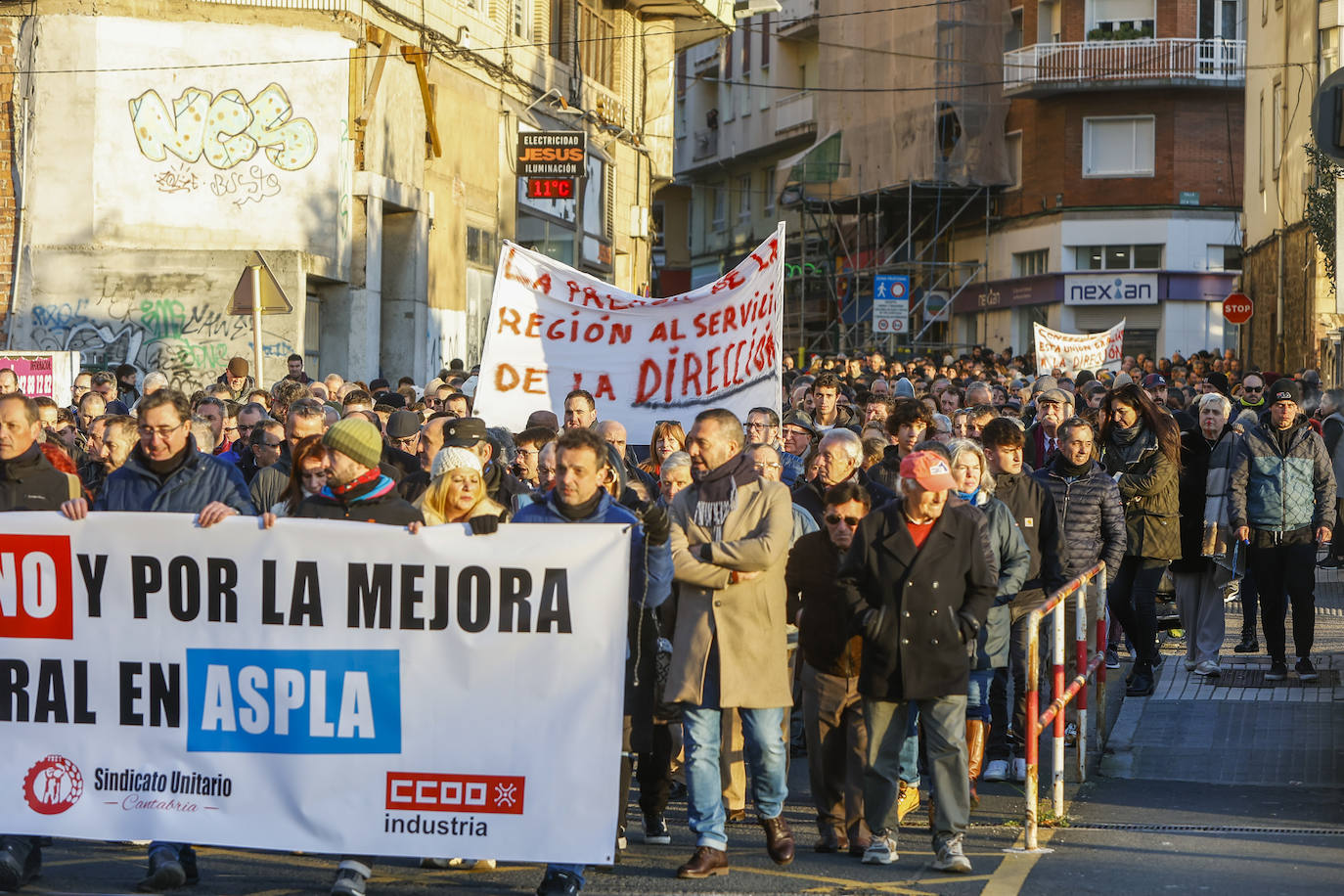 La manifestación estaba encabezada por la pancarta: 'Por un convenio digno y por la mejora del trato laboral en Aspla'.