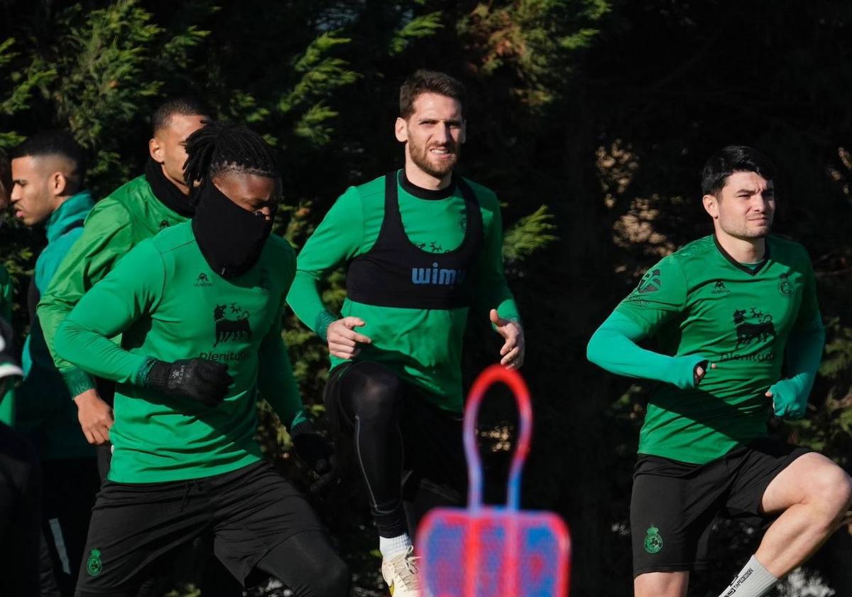 Gassama, Tienza y Aldasoro, en el entrenamiento de este lunes del Racing