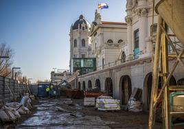 El avance de las obras revela los nuevos arcos de los bajos del Casino, que imitan a los clásicos del edificio