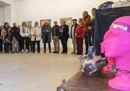 La inauguración de la exposición de Chema Prieto se llevó a cabo este martes en el Centro Cultural La Vidriera ante una nutrida representación municipal y regional