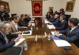 Momento de la reunión celebrada en la delegación del Gobierno en Cantabria, en la que participaron representantes del Ministerio y los gobiernos cántabro y asturiano.