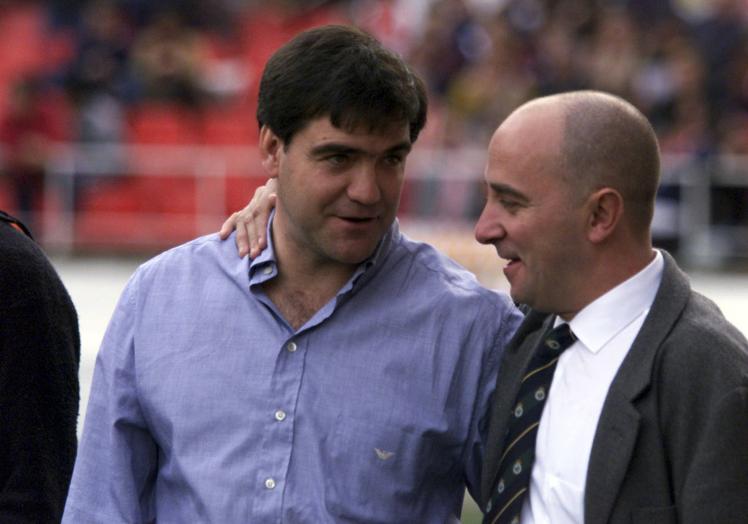 Junto al entonces médico del Racing, javier Ceballos.