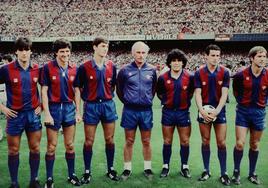 Marcos Alonso, a la izquierda, en la presentación del Barcelona en 1982