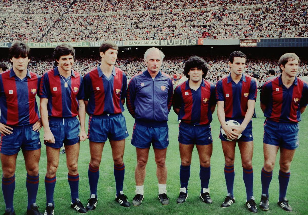 Marcos Alonso, a la izquierda, en la presentación del Barcelona en 1982