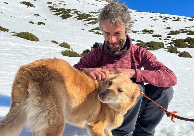 Enrique, el vecino que escuchó llorar a Thor y propició el rescate.