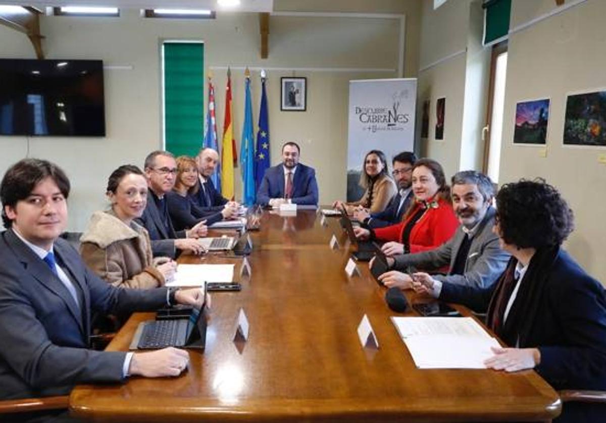 Barbón y sus consejeros, durante la reunión del Consejo de Gobierno que hoy se reunión en Cabranes