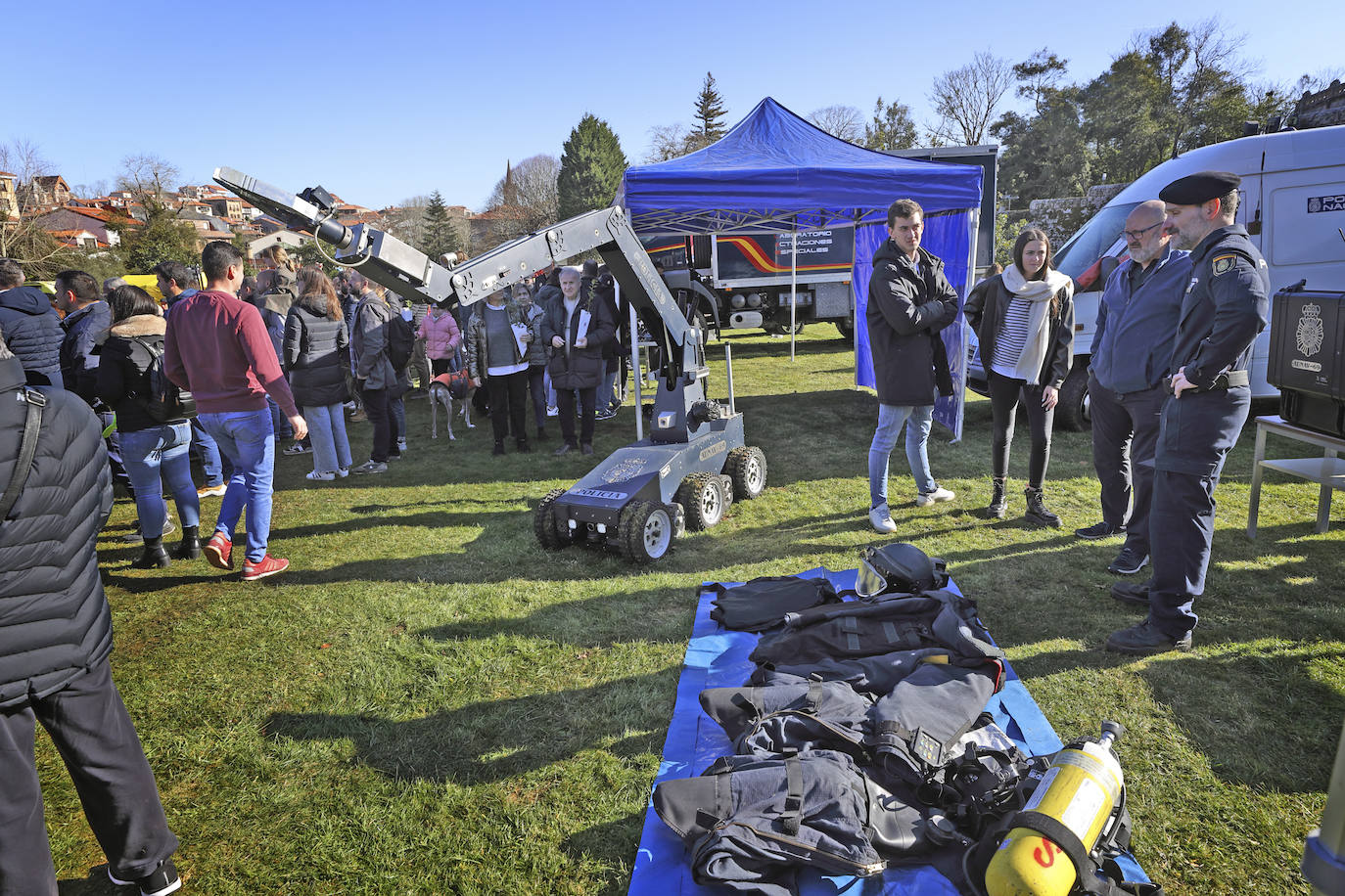 El rey de la exhibición de la policía era el Robot de desactivación de explosivos.