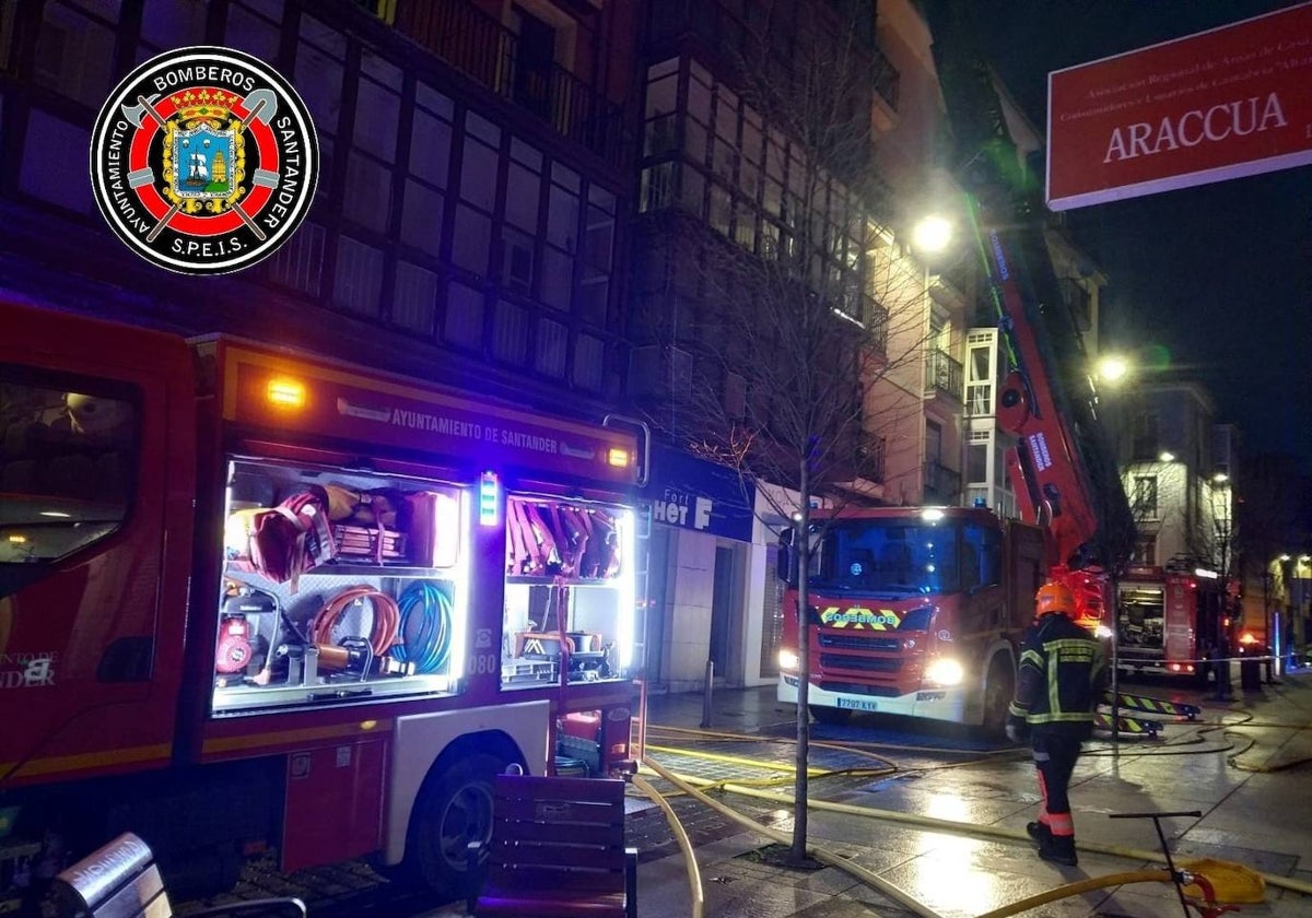 Dispositivo de los Bomberos de Santander en el lugar del incendio