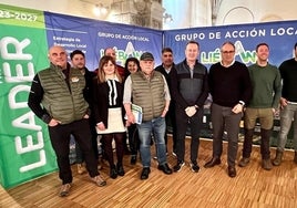 El consejero junto a responsables del Grupo de Acción Local Liébana y promotores de los proyectos