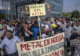Protesta de trabajadores del Metal frente a la Consejería de Industria, en junio de 2022