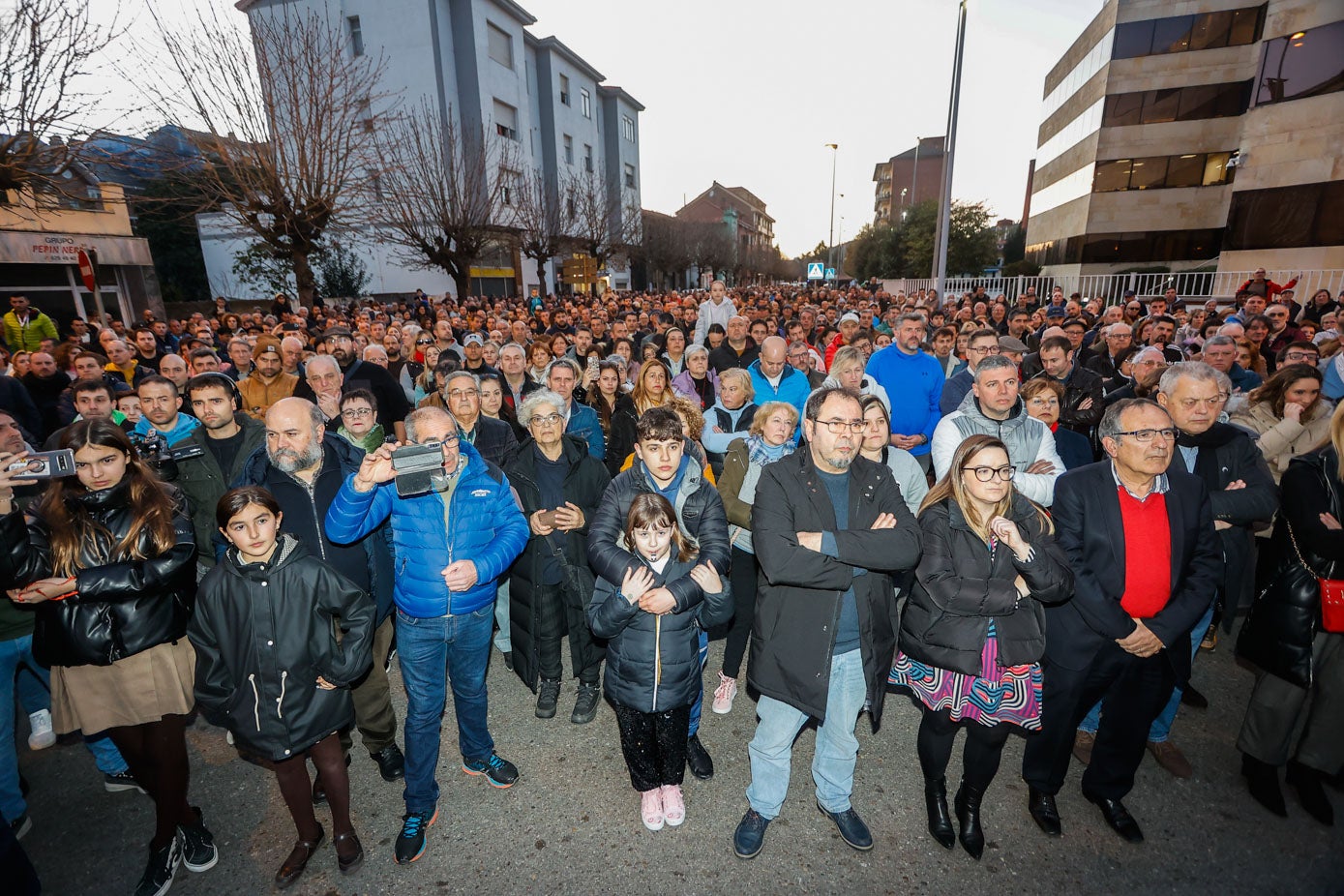 A la cita acudió una amplia representación política, encabezada por el vicepresidente regional, Pablo Zuloaga, y el alcalde de Torrelavega, Javier López Estrada. 