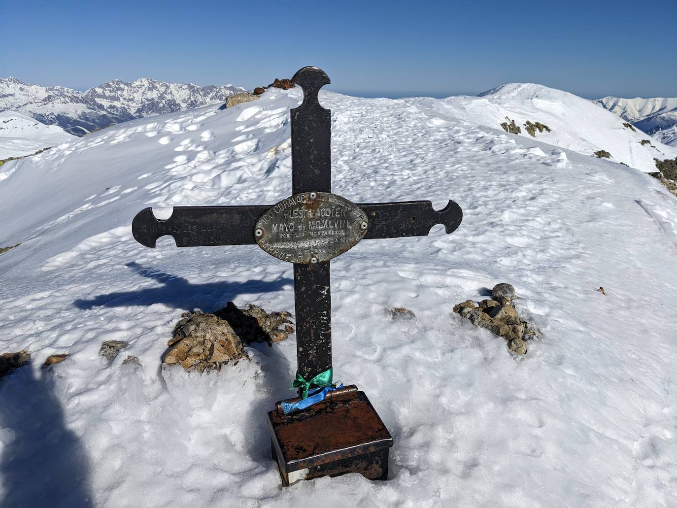 La cruz en la cima del Curavacas (2.520 metros).