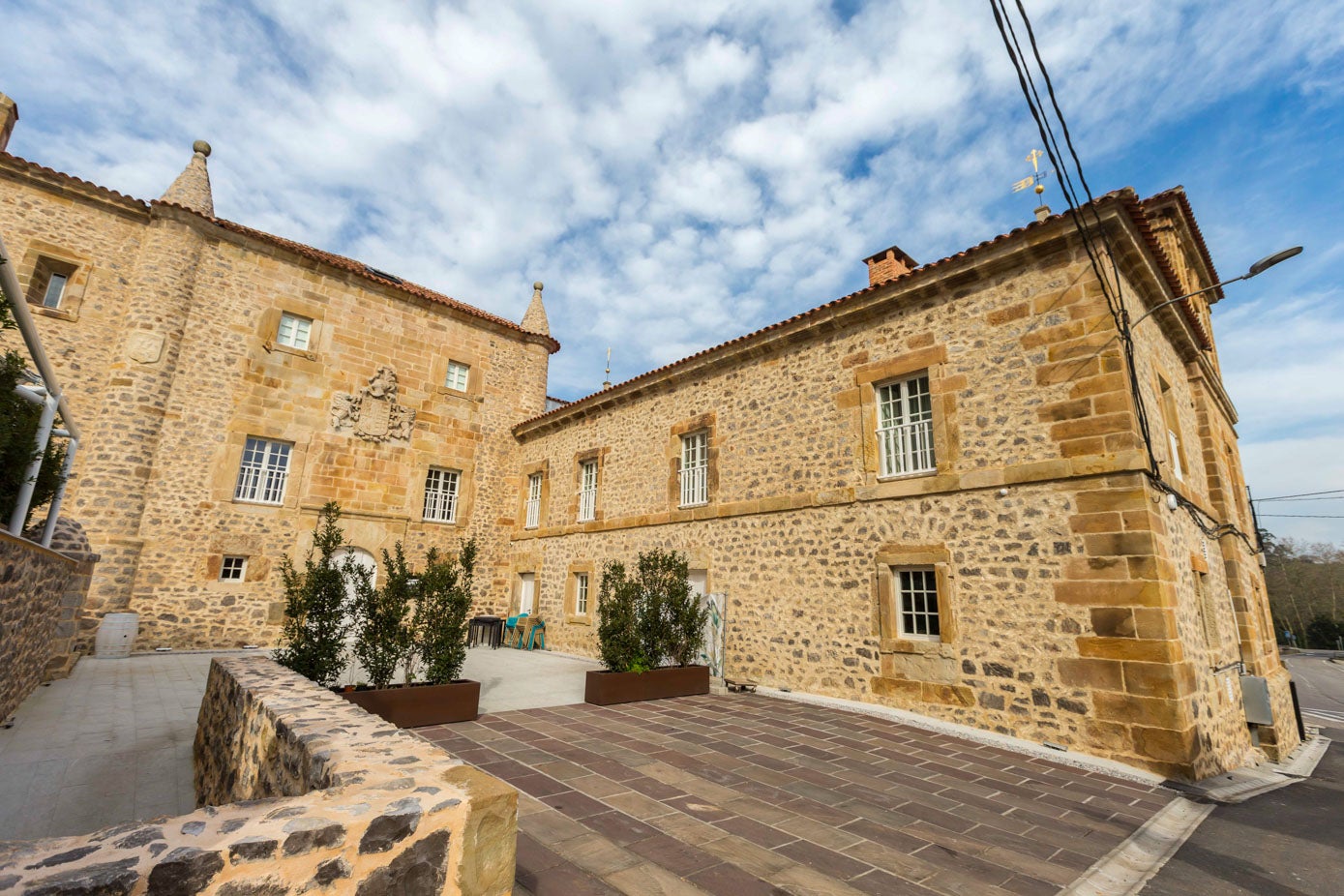 Vista exterior del Palacio de los Acevedo donde también se han realizado obras de mejora.