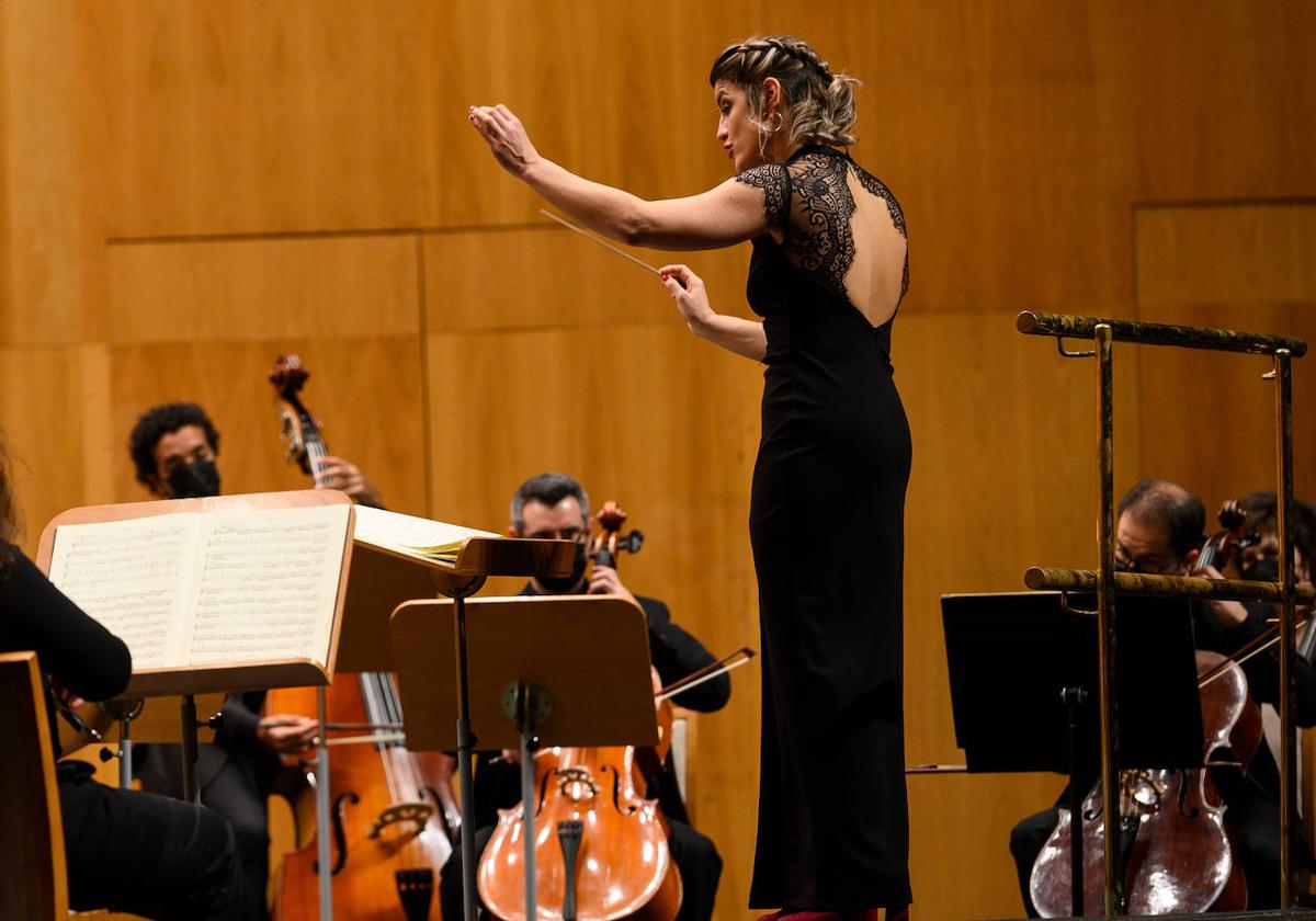 Paula Sumillera, durante un concierto