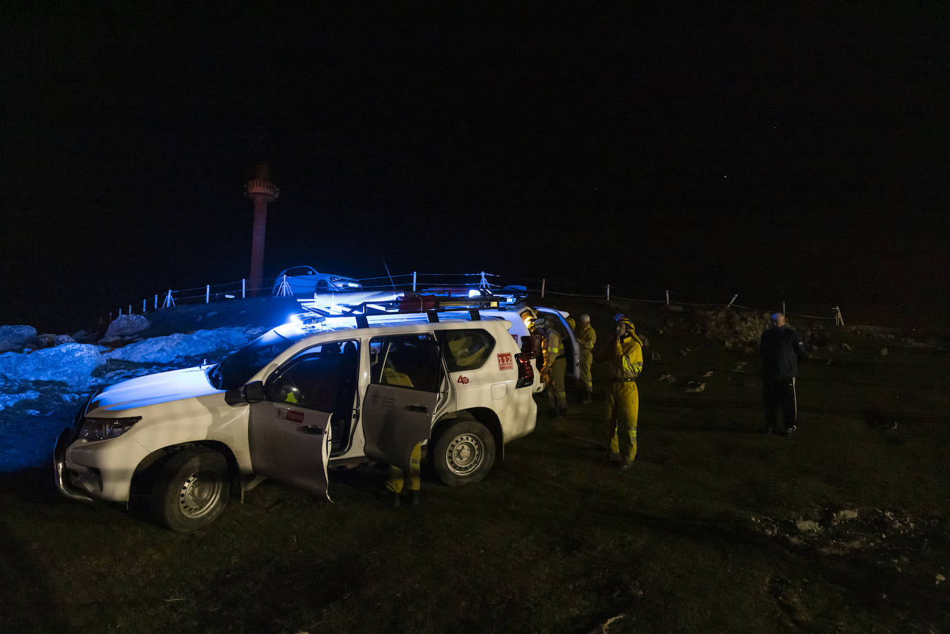 Tras las intensas labores de extinción de esta madrugada, de los cinco focos activos de anoche, este miércolesa a primera hora de la mañana quedaban dos, uno en la zona norte y otro en la sur.