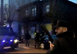 Los accesos esta mañana a la fábrica de Aspla han estado dominados por un amplio despliegue policial.