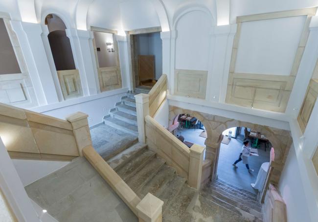 Las escalaras principales del Palacio tras su rehabilitación.