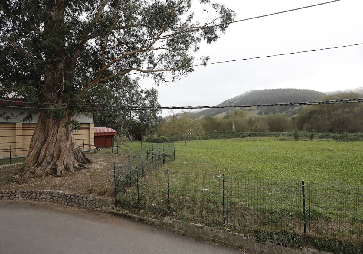 Finca donde Educación proyecto el nuevo edificio de Formación Profesional, en Viérnole (Torrelavega).