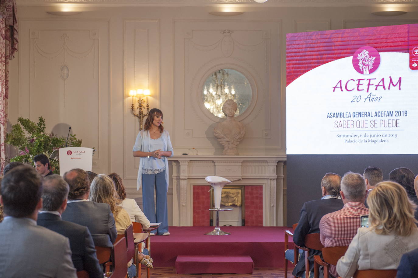 Una edición de la gala de Acefam, la Asociación Cántabra de la Empresa Familiar, con Irene Villa como invitada.