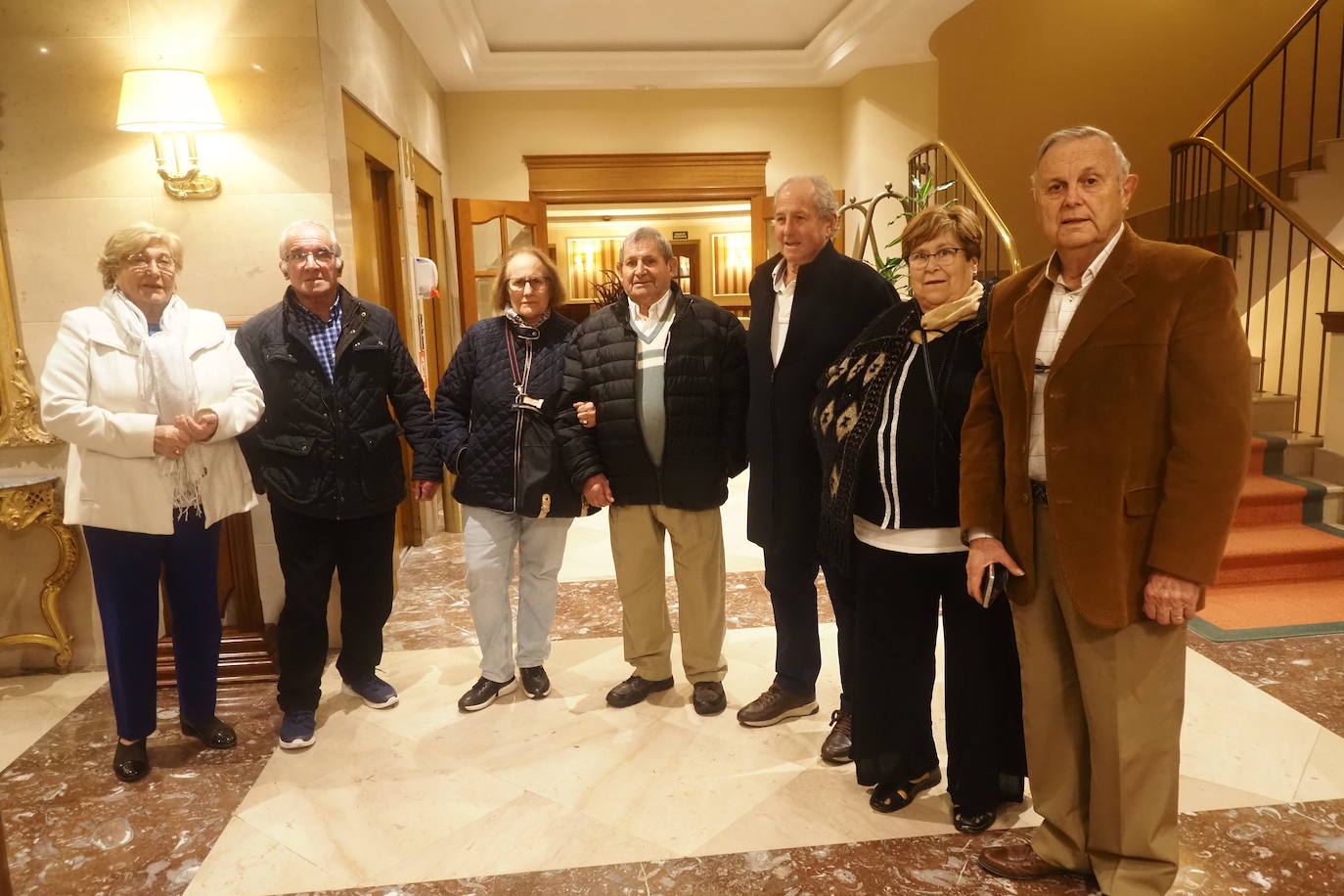 Gloria Serna, José Gutiérrez, Teresa Lanza, Franciso Lanza y José Luis Ruiz, Piedad Frunceda y Ángel Laparte.