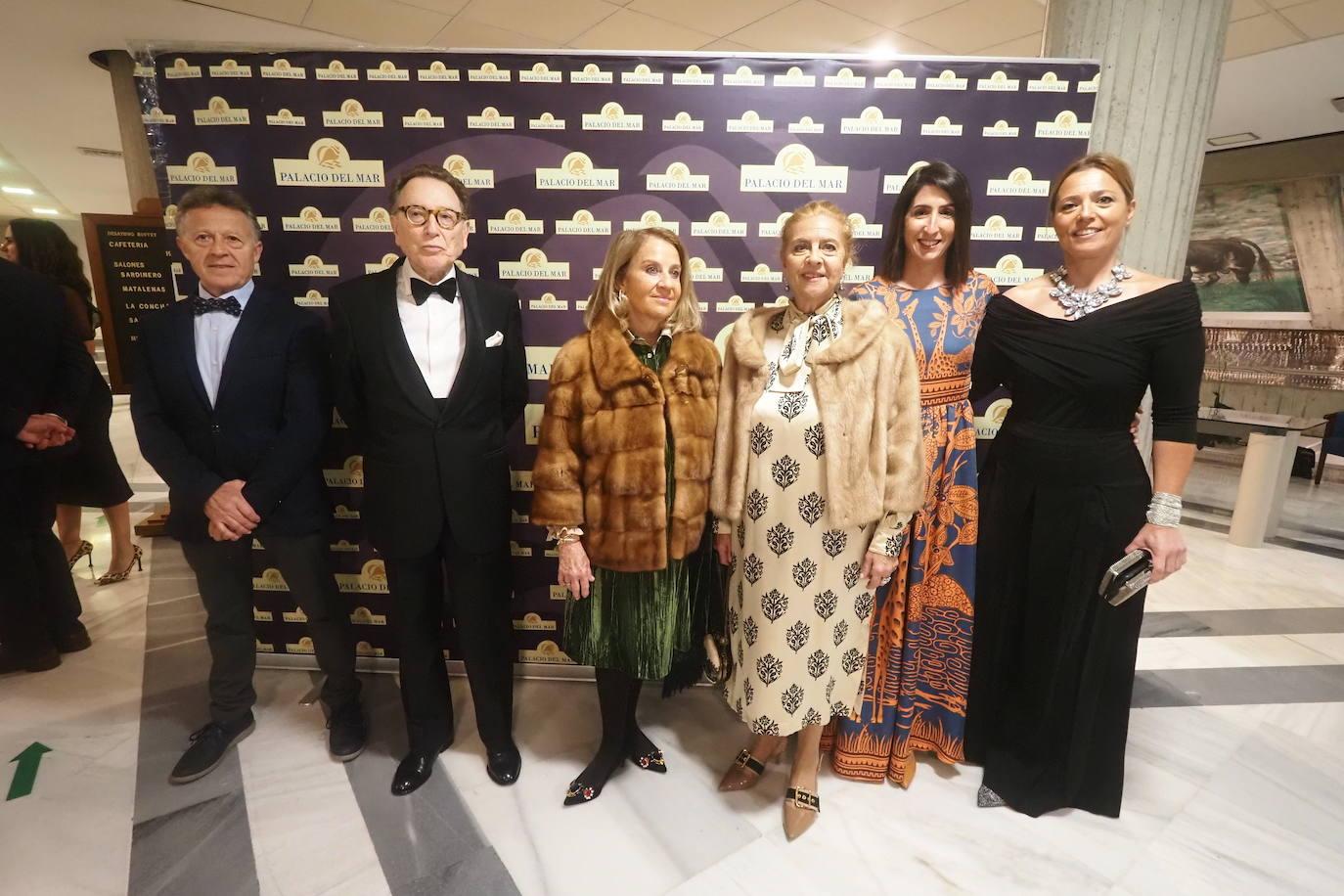 Delirio Delgado (izquierda) Emilio Rodríguez Cons, Marian Rodríguez Cons, Ana García, Sara Carrión y Cristina Zúñiga