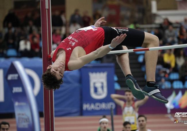 Pablo Martínez, en pleno salto