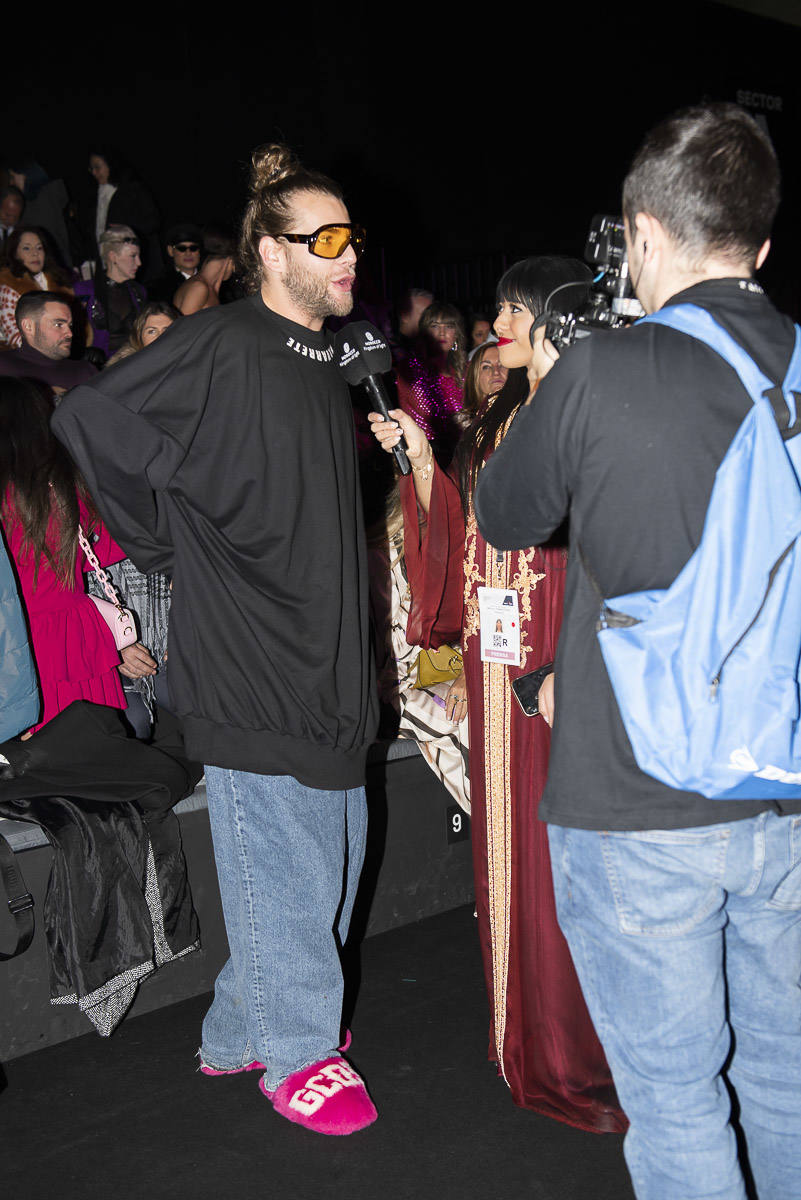 El diseñador Eduardo Navarrete, antes del desfile de Odette Álvarez.