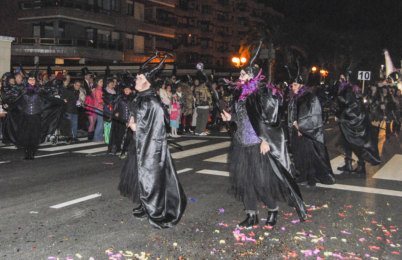 El desfile, con una gran participación, brilló como años anteriores a la pandemia.