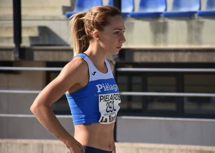 Lara Gómez (Los Corrales de Buelna, 15 de julio de 1997) tal vez haya llegado por edad a su tope, pero aún puede tener margen de progresión y es además un prodigio de la regularidad. Su quinto puesto en Madrid tiene un valor añadido: no es una especialista en el 200, sino que se siente más cómoda en los 400.