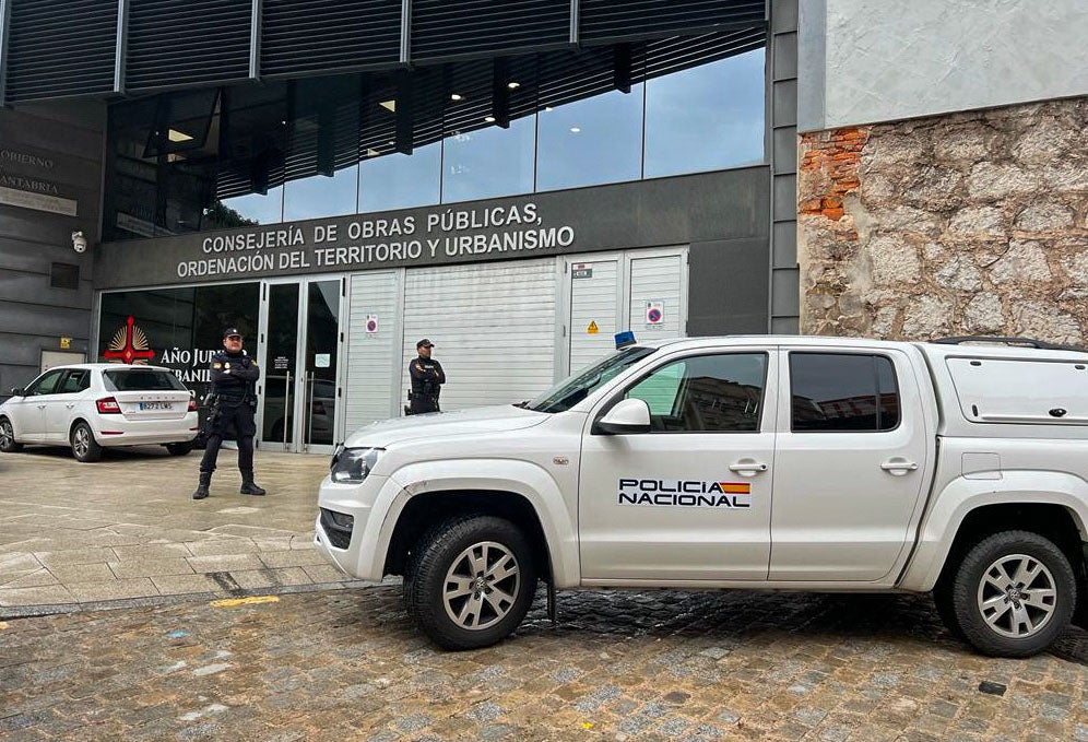 Más de 60 agentes participan en un macrooperativo impulsado desde hace un año por la titular del Juzgado de Instrucción Número 5 de Santander, Mercedes Compostizo, 