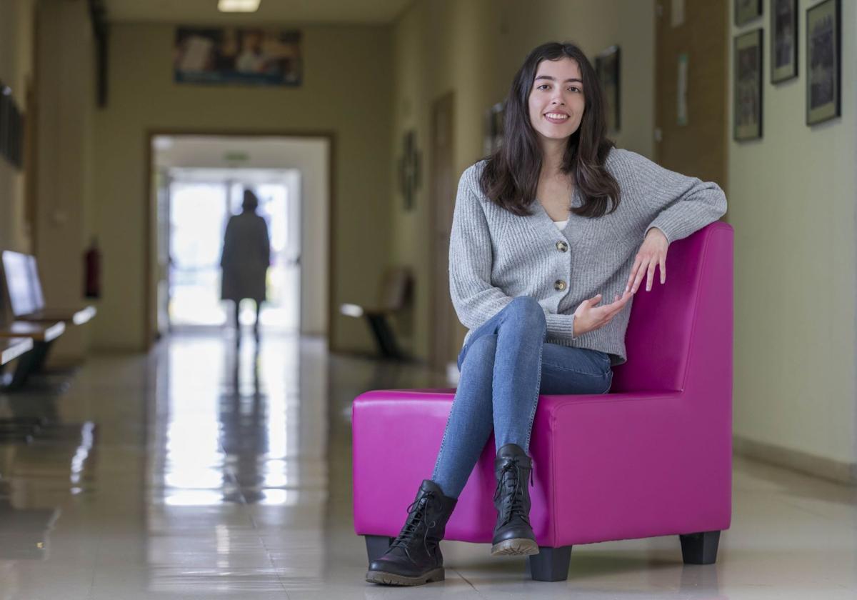 Raquel Fidalgo Santamaría, en la Facultad de Enfermería de la UC, donde ha cursado su carrera.