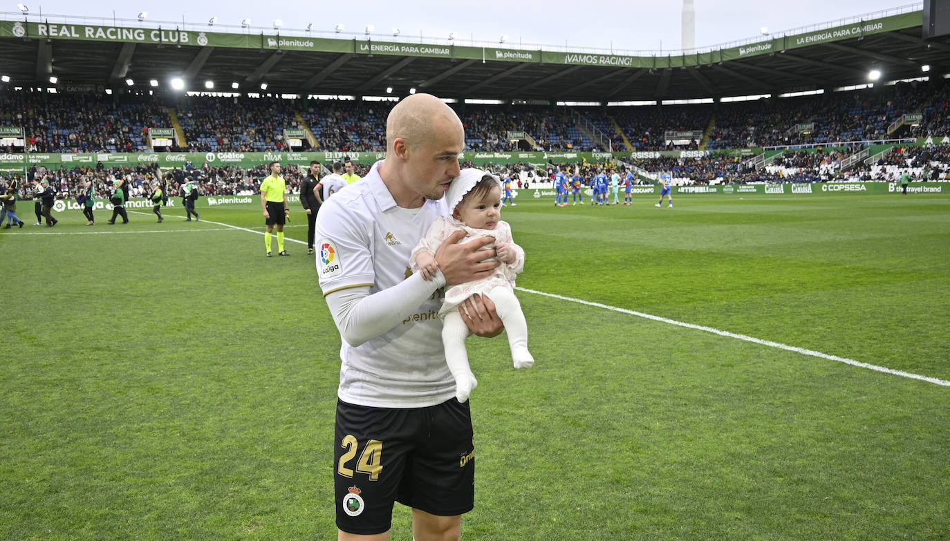 Jorge Pombo, con su pequeña Leia, nacida a finales de noviembre.