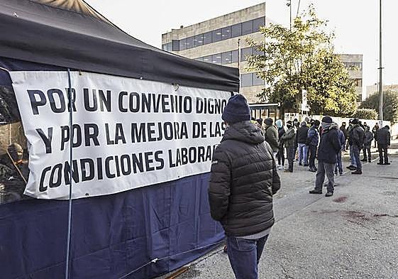 Los trabajadores de Aspla llevan 30 días en huelga. Hoy retoman las negociaciones.