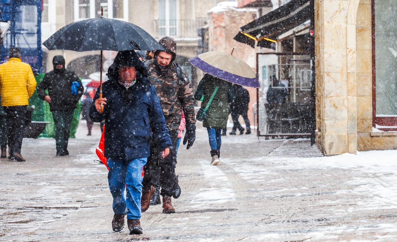 ¿Quién dijo miedo? Los habitantes de Reinosa están acostumbrados a lidiar con la adversa meteorología propia del invierno en la comarca de Campoo.