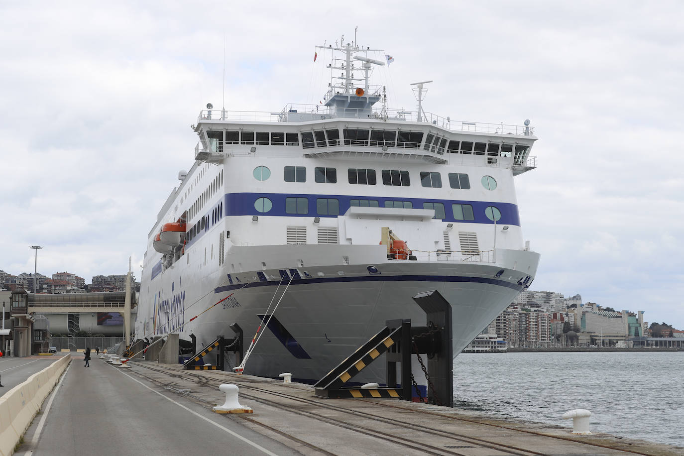 El buque iniciará este miércoles su primera ruta a Portsmouth, al sur de Inglaterra.