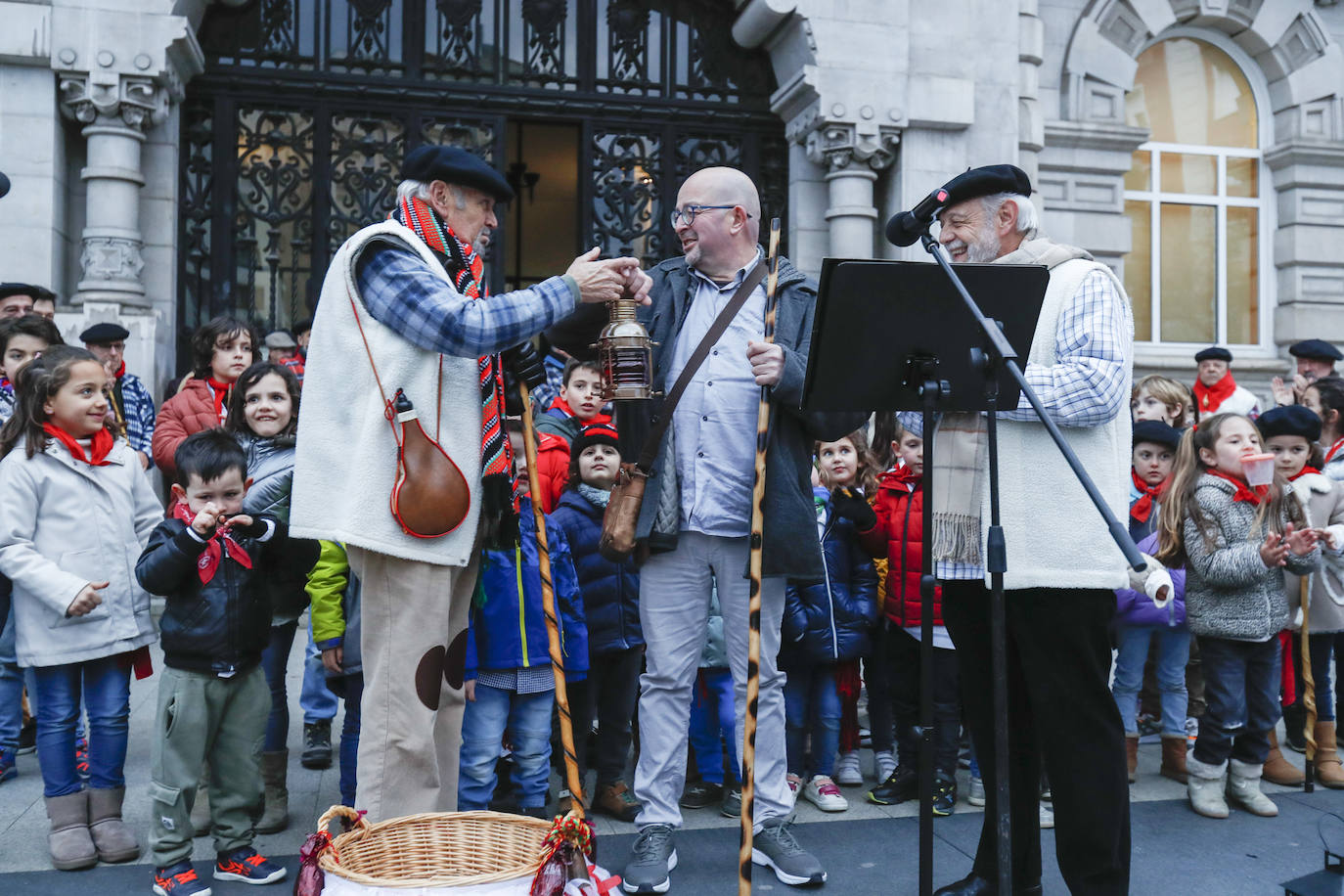 Pablo de la Torriente fue nombrado marcero mayor por su aportación a la difusión del folclore cántabro.