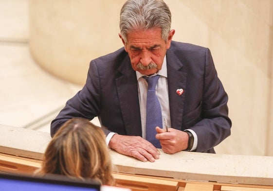 Revilla, en el Parlamento de Cantabria el lunes.