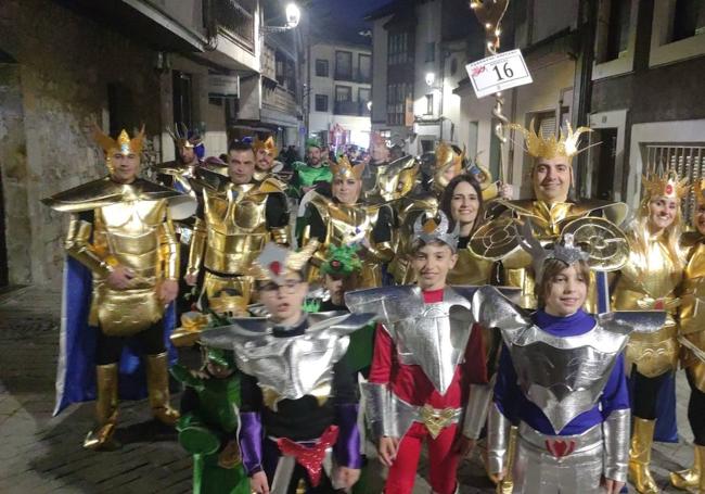 Uno de los grupos participantes en el desfile de Ampuero.