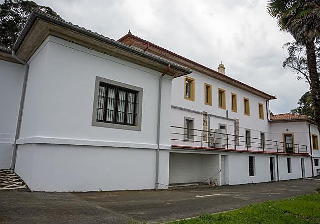 El centro de Ayuda Domiciliaria también de está terminando de arreglar.
