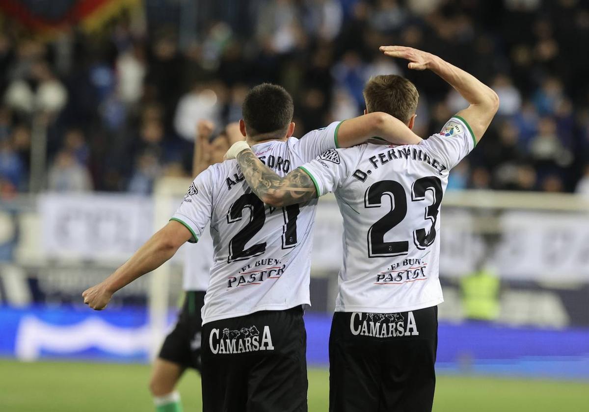 Aldasoro y Dani Fernández se abrazan al terminar el partido.