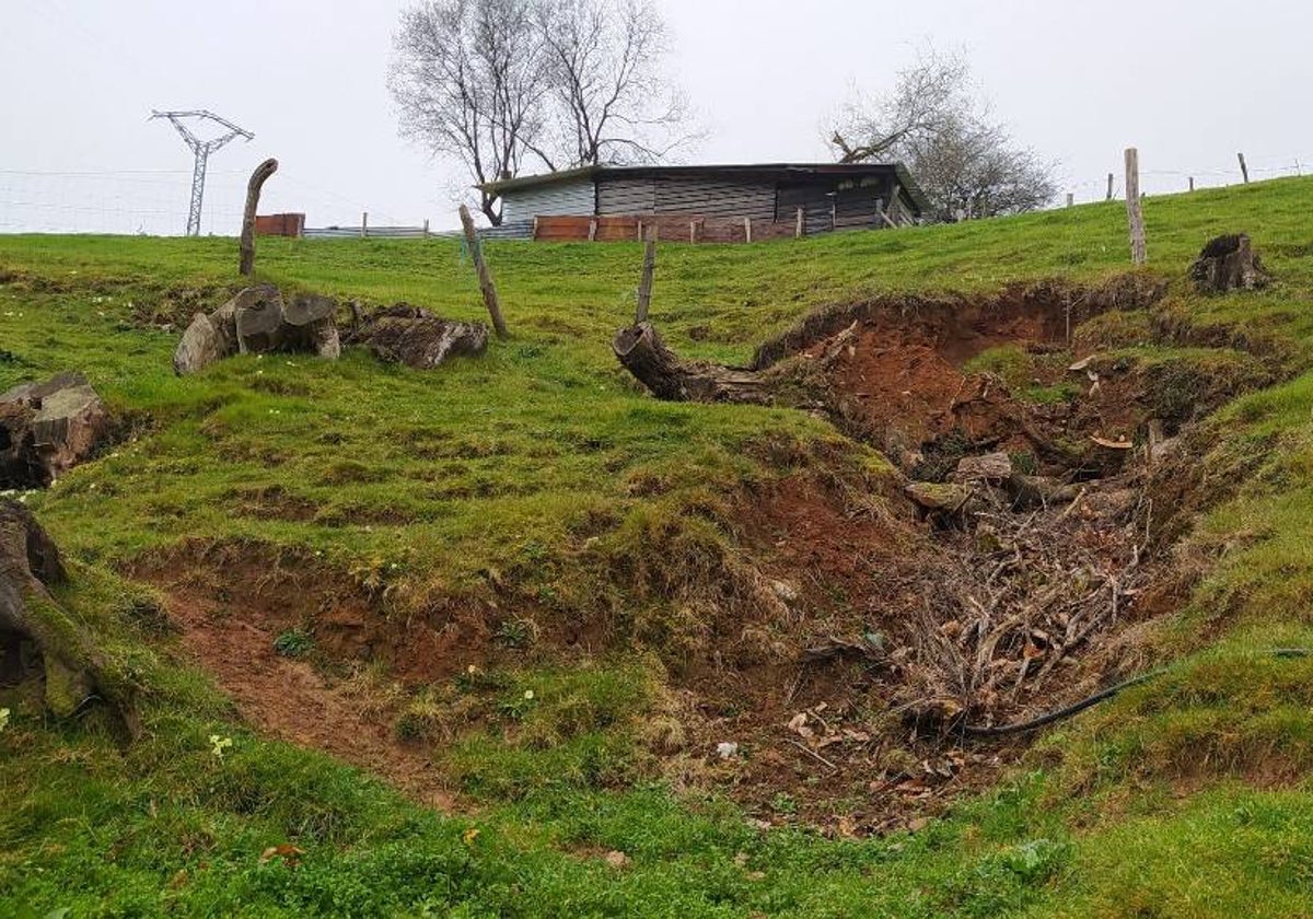 Terreno hundido en la finca particular de San Felices.